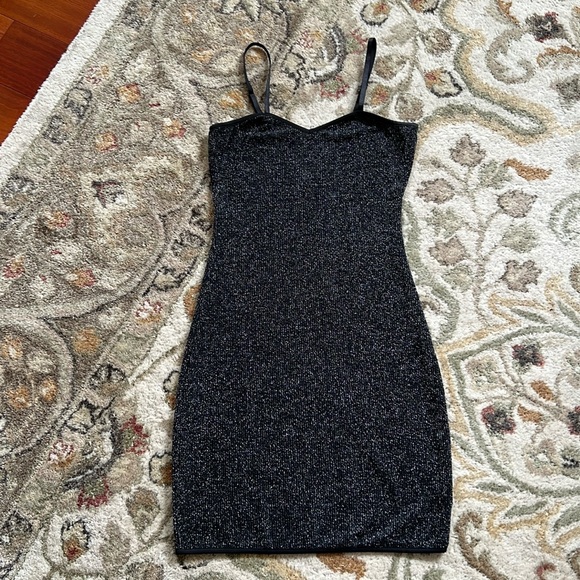 Grey fitted sparkly dress - Picture 2 of 6